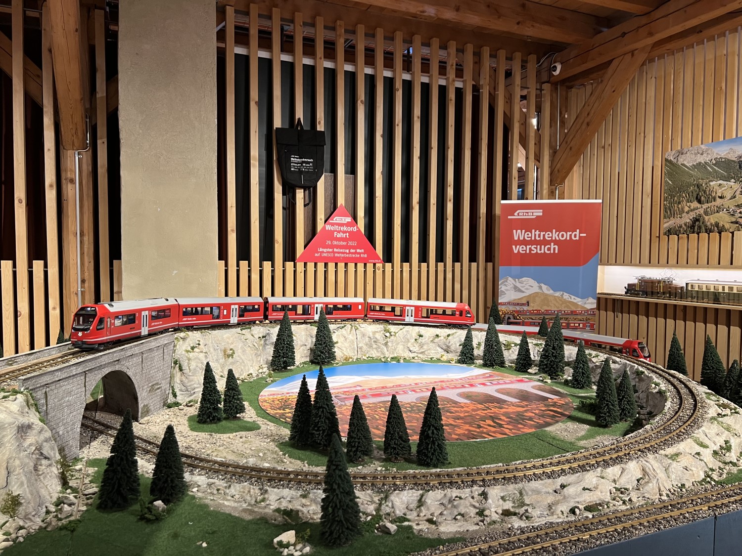 Bilder zur neuen Sonderausstellung LGB/Weltrekordzug RhB: Im Bahnmuseum Albula 