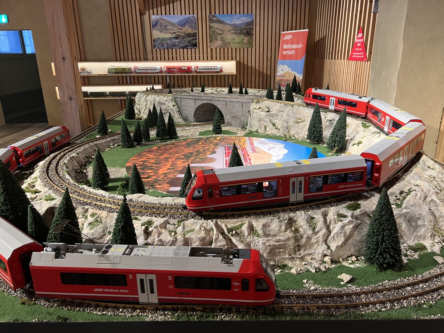 Bilder zur neuen Sonderausstellung LGB/Weltrekordzug RhB: Im Bahnmuseum Albula 