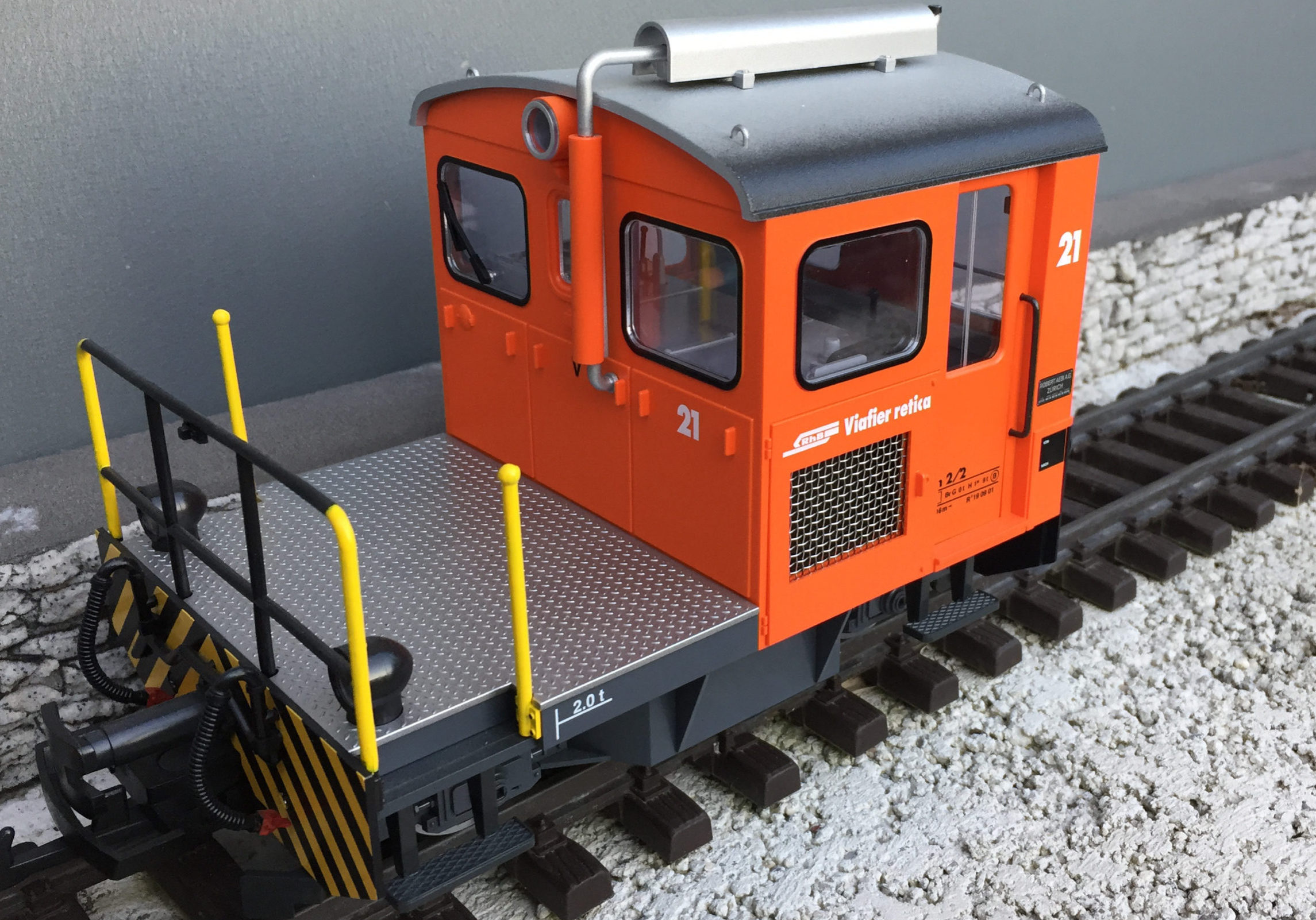 RhB Tm 2/2 orange - mit neuen Glsern. 