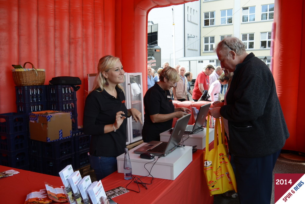 Clubmitglieder erhielten von den freundlichen Mrklin Mitarbeitern Ihre Give Aways berreicht.