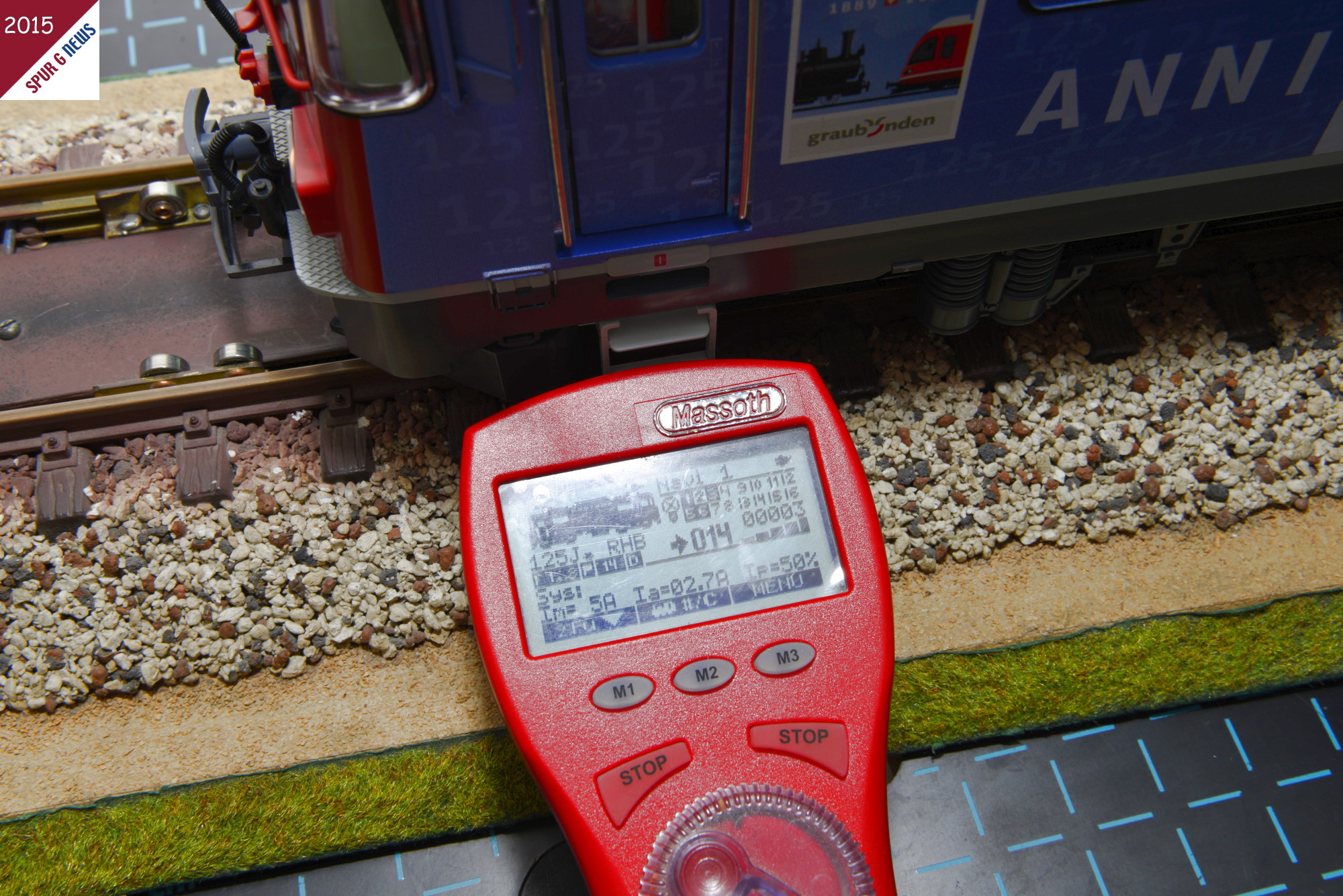 Von 20:45 Uhr bis 21:45 wollte ich es nochmals wissen und gab wieder Druck auf den Decoder. Diesmal dann bei Stufe 14 mit 2,7 Ampere. Eine beachtliche Leistung, denn ich denke der Decoder schaltet bei 3,0 Ampere aus Sicherheitsgrnden ab. Habe ich bisher nur im Freilandbetrieb bei diversen Bergfahrten und mit voller Anhngelast und feuchtem Wetter erlebt. 