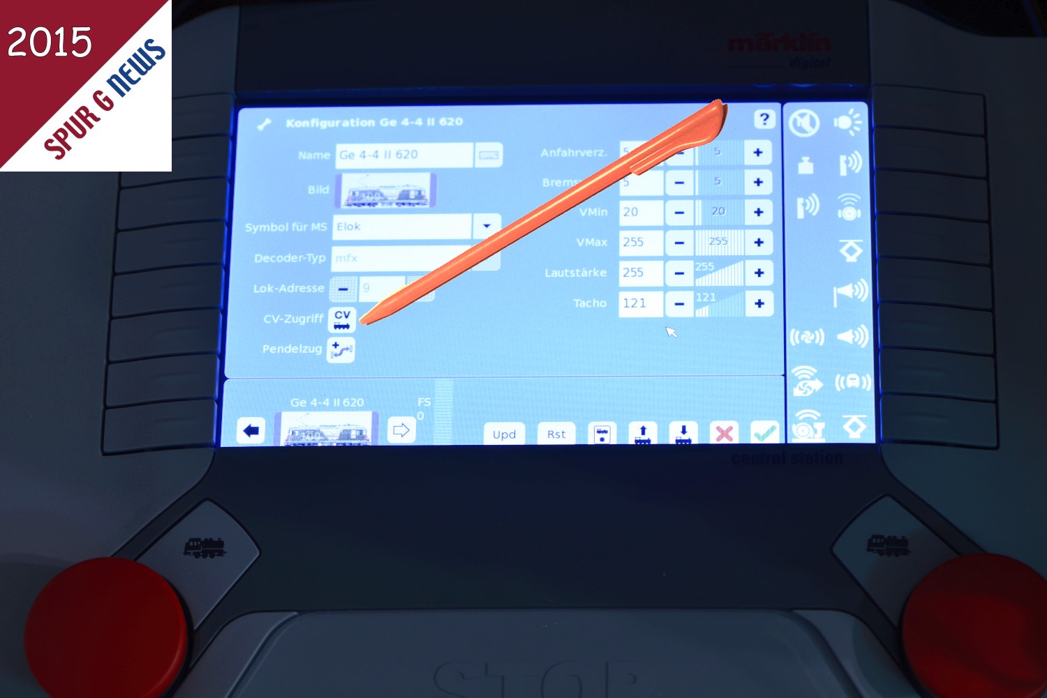 Hier  auf dem nebenstehenden Bild ist die CS 2 im Programmiermodus zu sehen. Bei der Spitze des CS 2 Stiftes steht "CV Zugriff " und ein Symbol. Beschrieben in der CS 2 Anleitung Nr. 169625/0211/Ha1Kt. auf Seite 14. Es folgt dann ein Warnhinweis: "Es handelt sich hier nicht um normale CVs, sondern um den mfx Configurations-Space. Das Bearbeiten der CV-Werten verndert wichtige Einstellungen des Decoders und kann ihn auch unbrauchbar machen. Bitte informieren Sie sich vorher im Decoder Handbuch." Also an alles gedacht und mit dem grnen Haken besttigt. Wer sich nicht sicher ist, kann auch auf das rote Kreuz drcken und den Vorgang verwerfen. Hier geschieht dann nichts. 