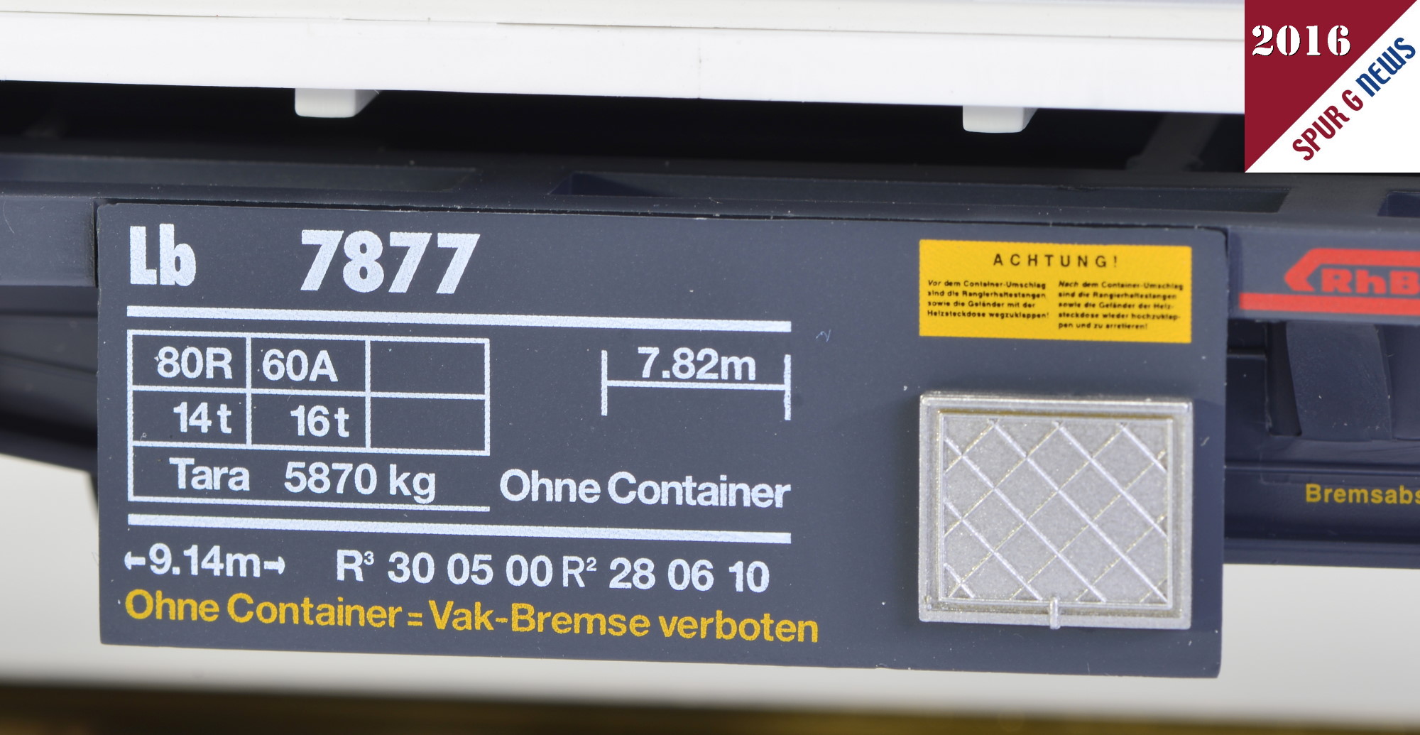 Typenschild Lb 7877 - Tragwagen der RhB fr Wechselcontainer. 