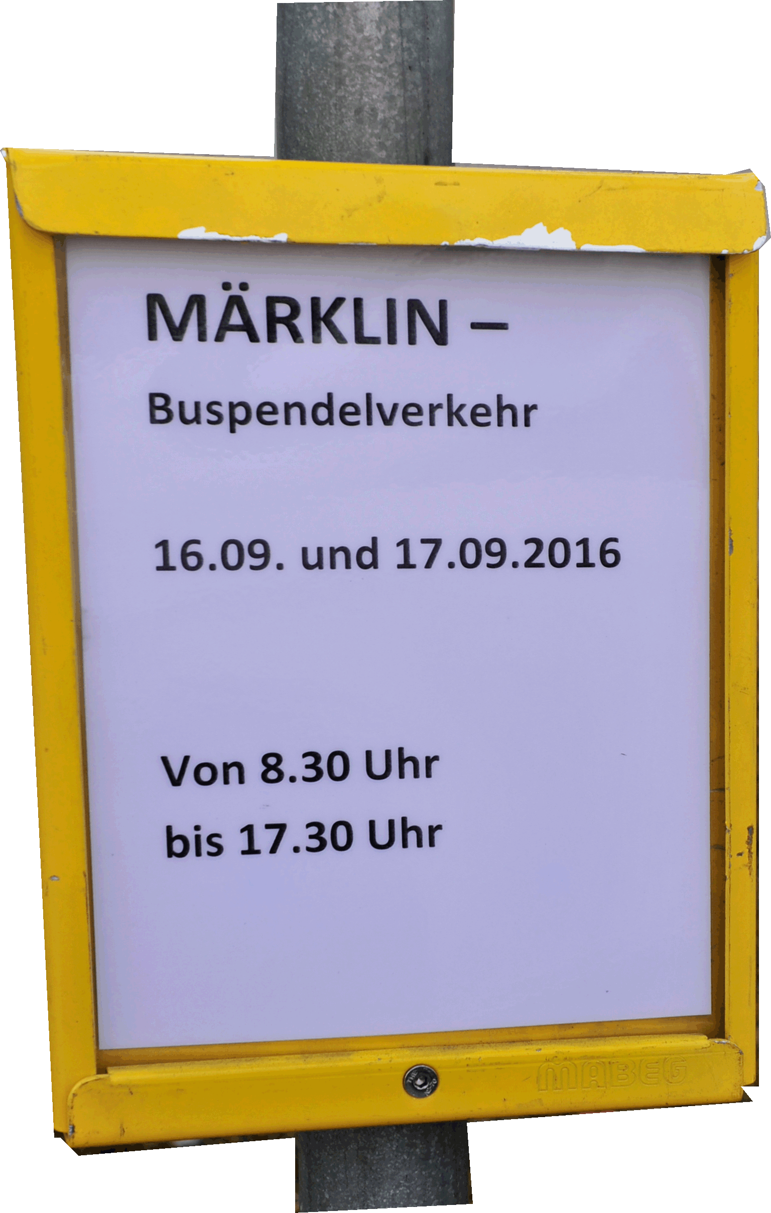 Am Tag der offenen Tr dreht sich alles um Mrklin in Gppingen. Drei Haltestellen hatte diesmal der Buspendelverkehr. Immer sehr gut organisiert, diesmal jedoch mit anderen Haltepunkten zum Ein- und Aussteigen. Wir mussten auch erst nachfragen wo denn die Abfahrt ist und vor allem wann? Wann ja von 08:30 - 17:30 Uhr. Alle 6 Minuten htte noch auf dem Pendelhinweis gepasst. Ebenso die Linie mit den drei Haltestellen: EWS Arena - Mrklin-Werk - Museum. 