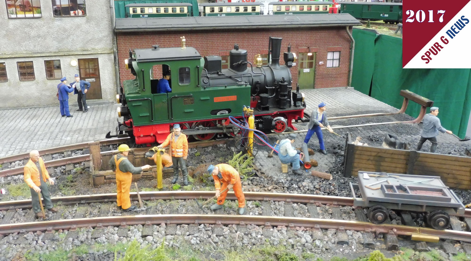 Gleisbauarbeiten per Excellance auf der Schauanlage der Freunde der LGB - Norddeutschland aus der Hansestadt Hamburg. 