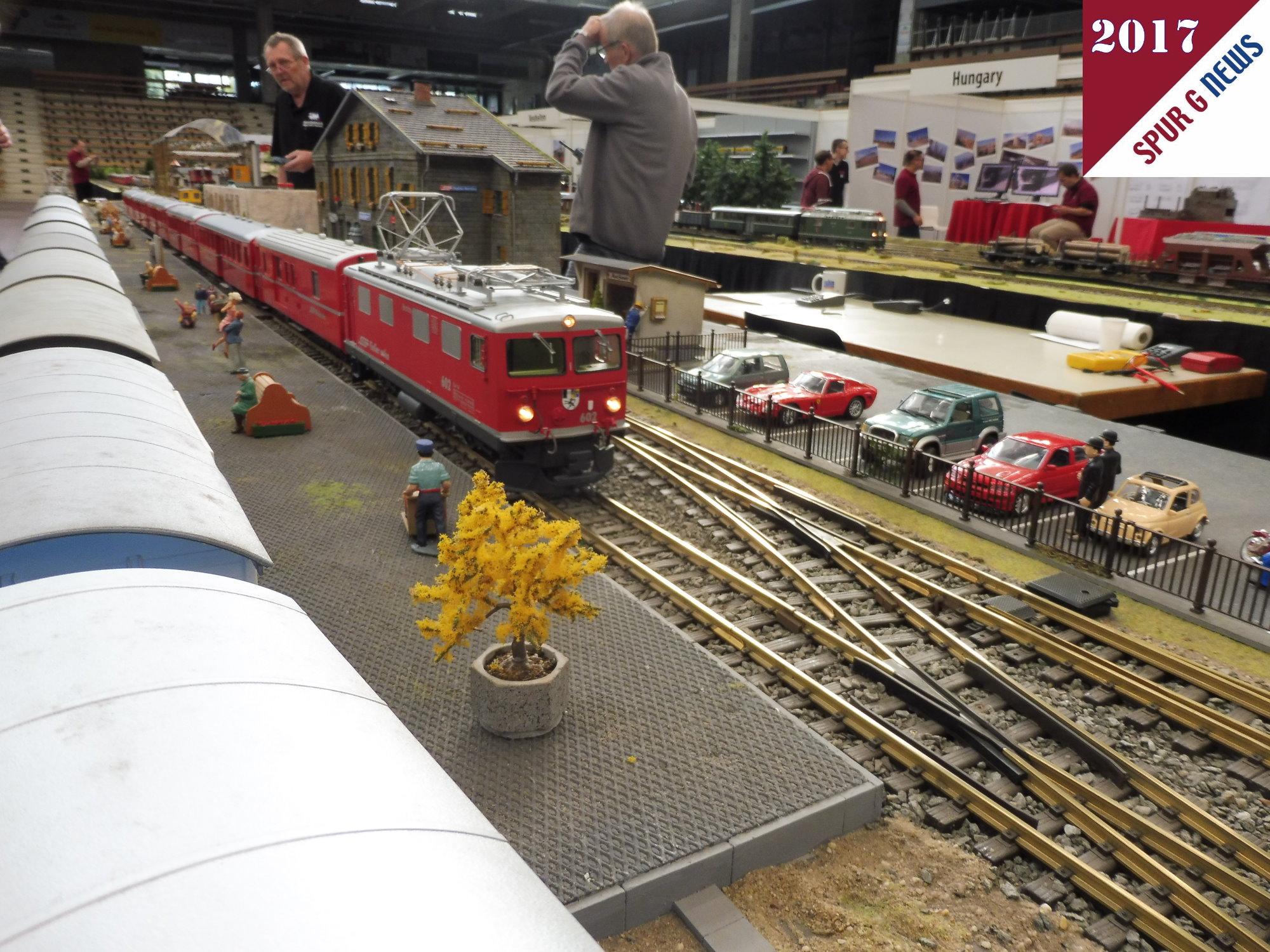 Lange vorbildgerechte Zge auf der groen Modellbahnanlage der Modellbahngruppe der Wuppertaler Stadtwerke auf den Mrklintagen / LGB Tagen in der EWS Arena in Gppingen. Samstag und Sonntag ist nun noch Zeit alles zu besichtigen, Neuheiten zu bestaunen und Fachgesprche zu fhren.