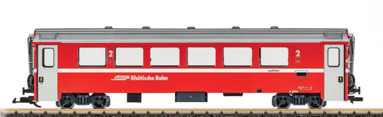 Art. Nr. 30512  RhB Schnellzugwagen EW IV, 2. Klasse, Modell eines Schnellzugwagens der Bauart EW IV der RhB in der aktuellen Ausfhrung eines modernisierten Wagens. Originalgetreue Farbgebung und Beschriftung der Epoche VI. Detaillierte Inneneinrichtung und Tren zum ffnen. Serienmssig eingebaute Innenbeleuchtung. Metallradstze. Lnge ber Puffer 67 cm.