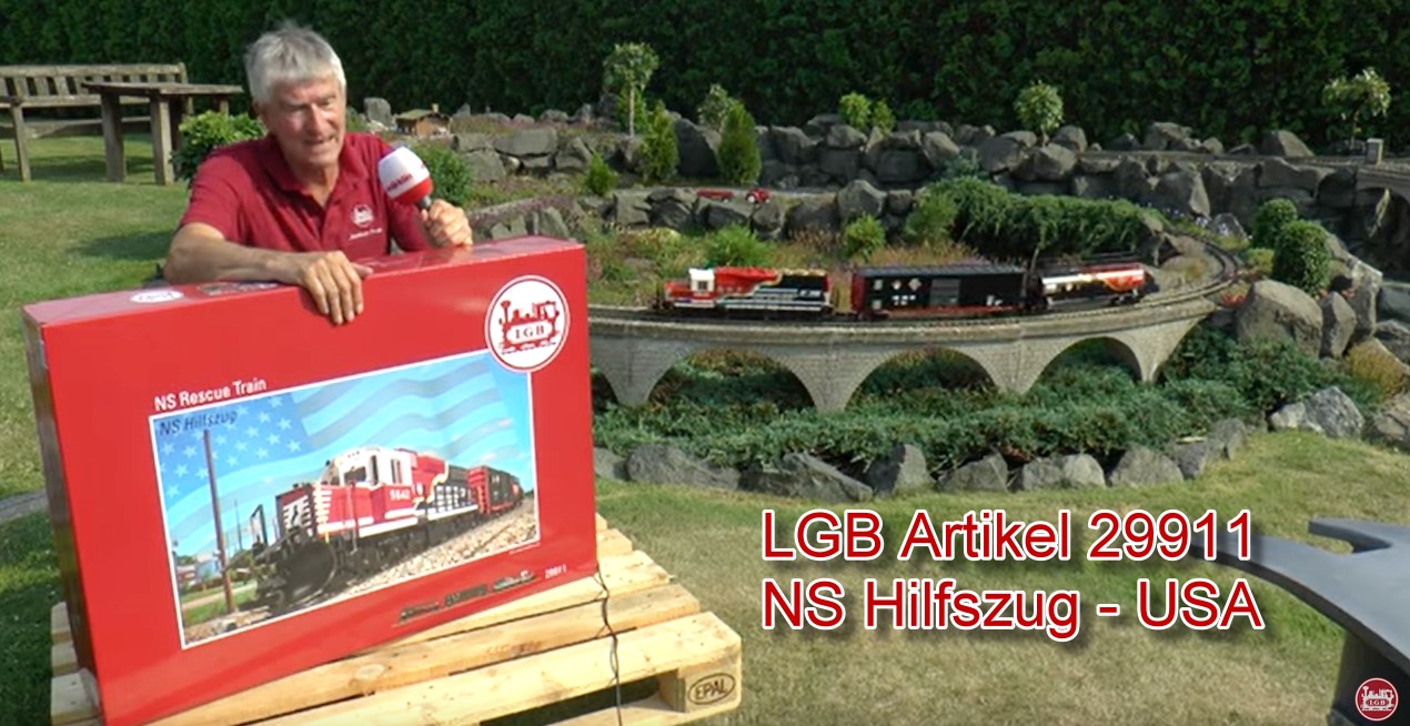 Danke an Andreas Franz und LGB fr das Unboxing und die Vorfhrung des neuen Norfolk & Southern Railroad Hilfszuges - USA. Mit Funktion der Wasserspritze auf dem Tankwagen. 