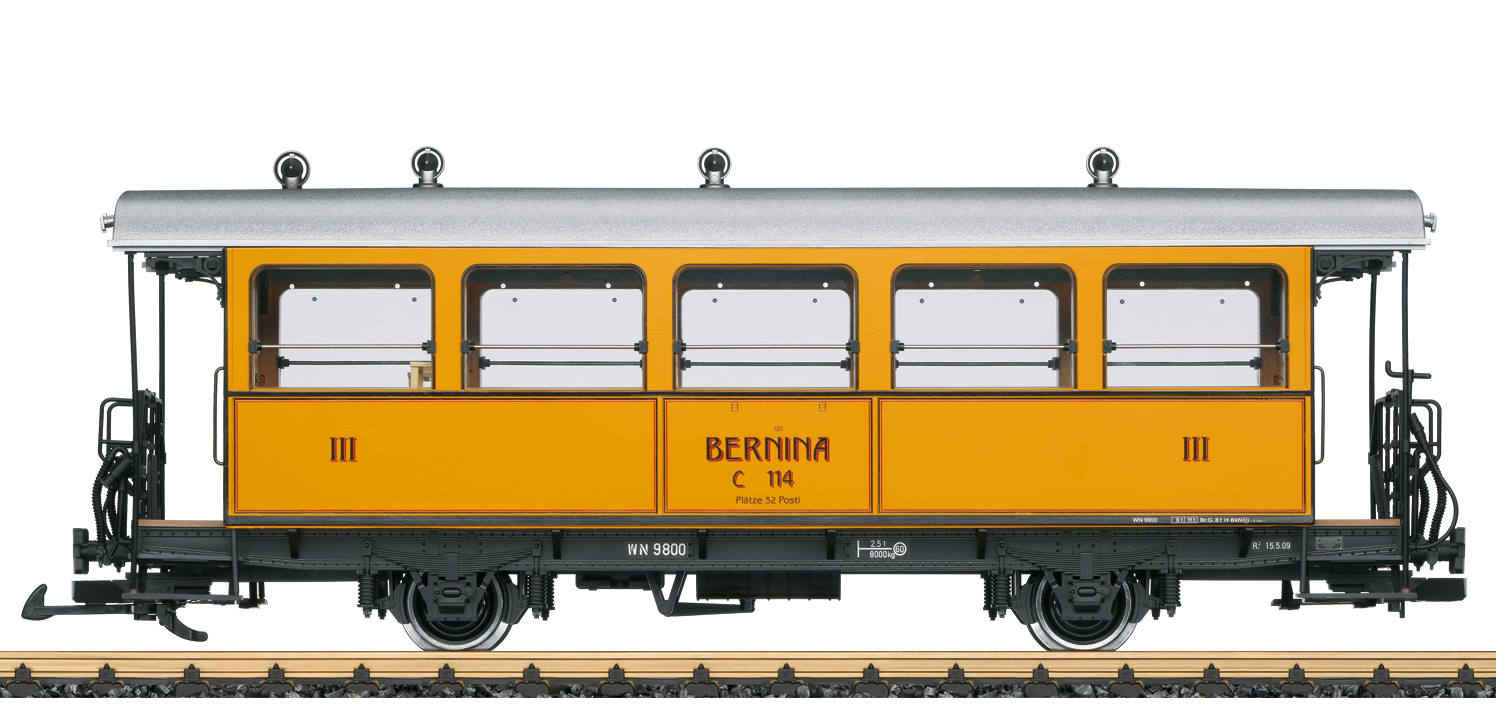 30563 RhB Barwagen C 114, Modell des Barwagens C 114 der Rhtischen Bahn, wie er heute noch im Sonderzugeinsatz fhrt. Originalgetreue Farbgebung und Beschriftung der Epoche VI. Komplett nachgebildete Inneneinrichtung. Tren an den Stirnseiten zum ffnen. Metall-Scheibenradstze. Lnge ber Puffer 45 cm.