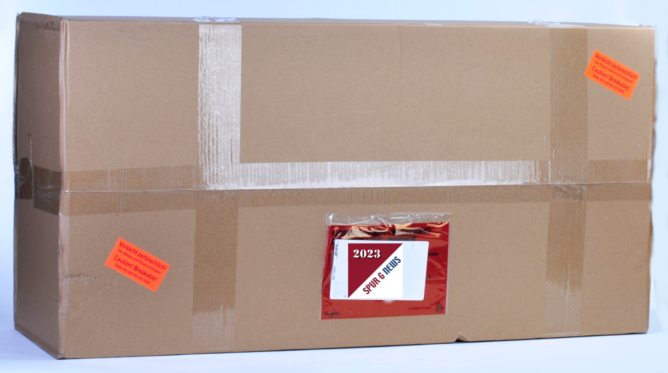 So ein Paket ist heute von DHL angeliefert worden. Da ist was großes drin. Der Lieferschein hat es preisgegeben!