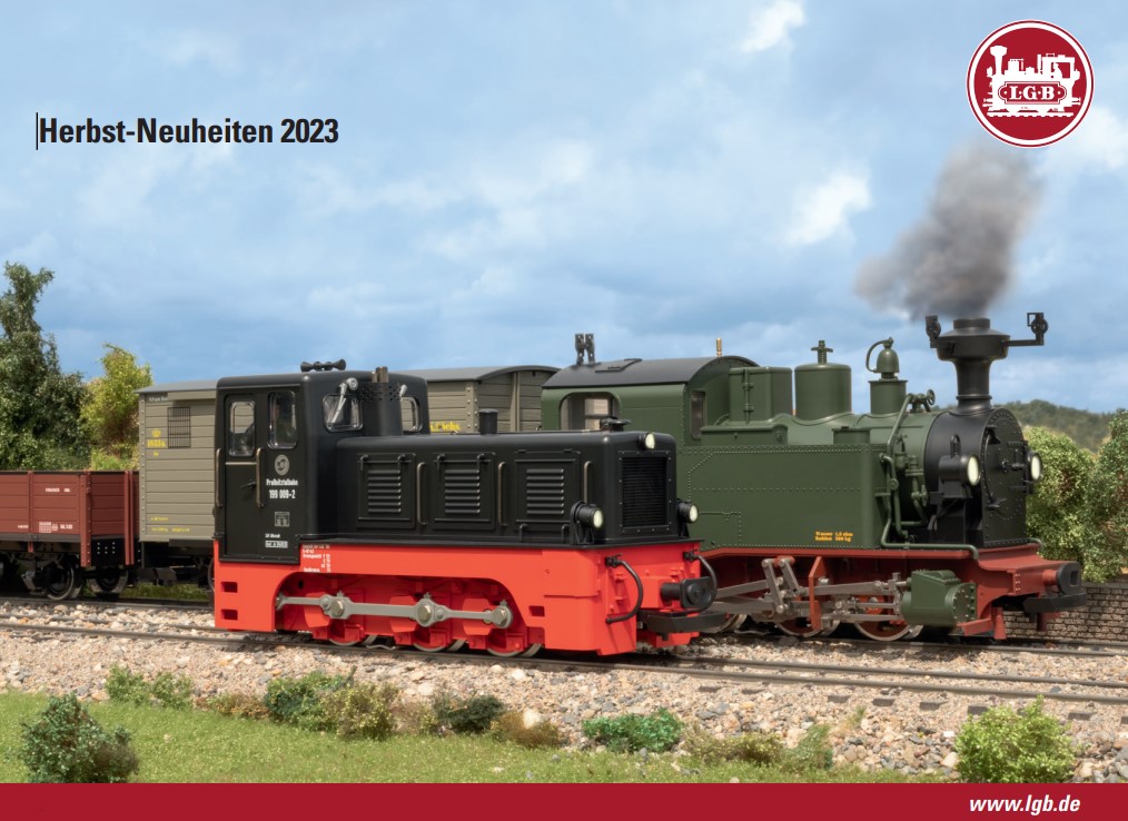 So sieht das Cover der Herbst-Neuheiten 2023 von LGB aus: Art. Nr. 20981 - Sächsische IK - mit zwei sächsischen Wagen Art. Nr. 40272 - grauer gedeckter Güterwagen und Art. Nr. 40274 brauner offener Güterwagen.