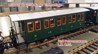 Blick in die Wagenfertigung LGB Art. 30341 - RhB L.D. C.32.  