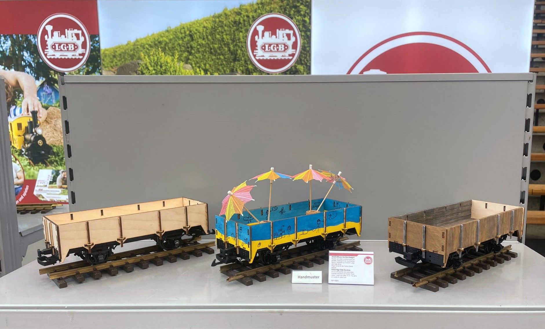 Gestaltungsvorschlge der Herbstneuheit von LGB - Art. Nr. 41035 - offener Hochbordwagen mit Holzaufbau. 