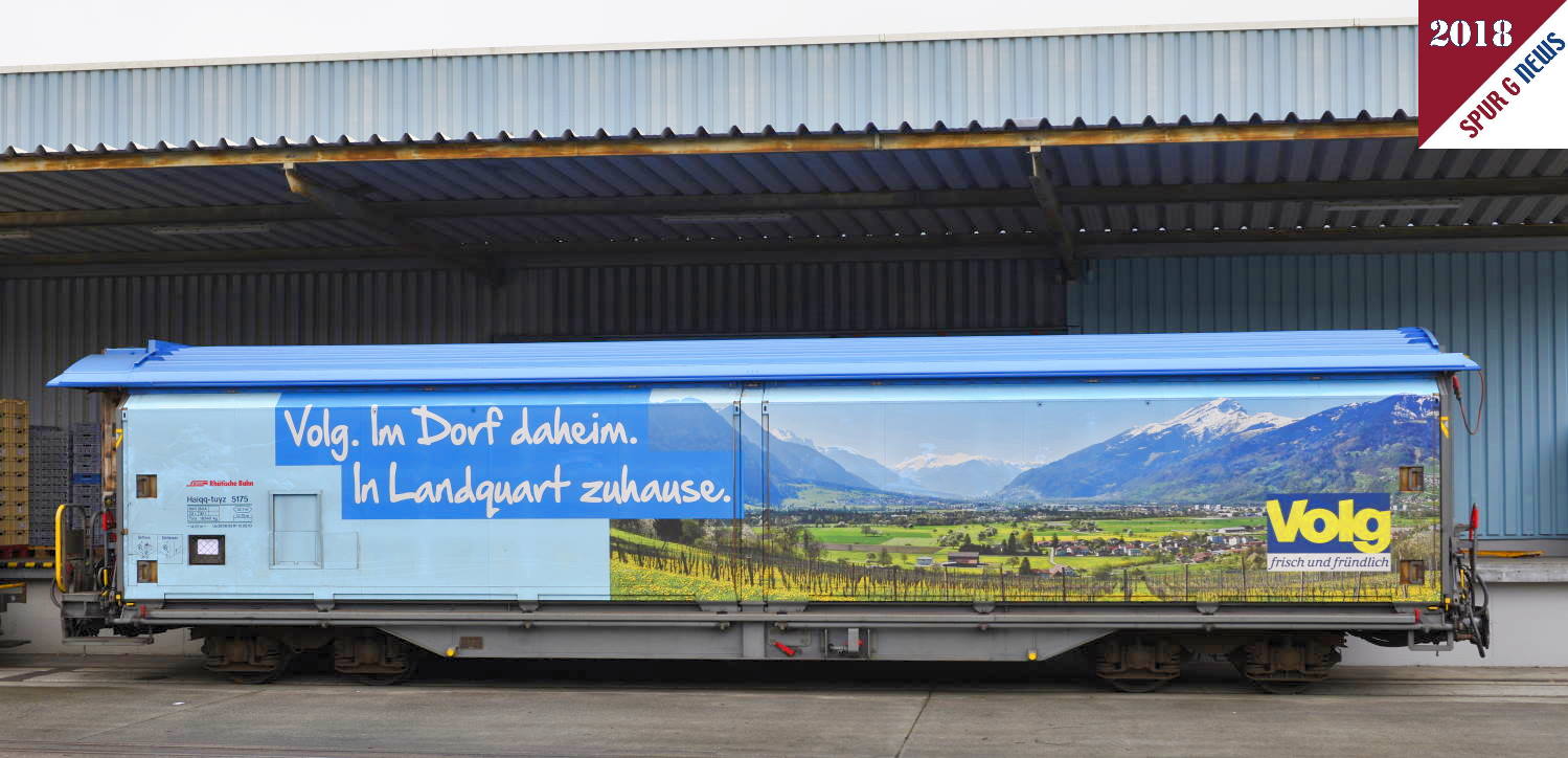 Schiebewandwagen - Volg. Im Dorf daheim. In Landquart zuhause. Vor dem Depot von Volg in Landquart. 