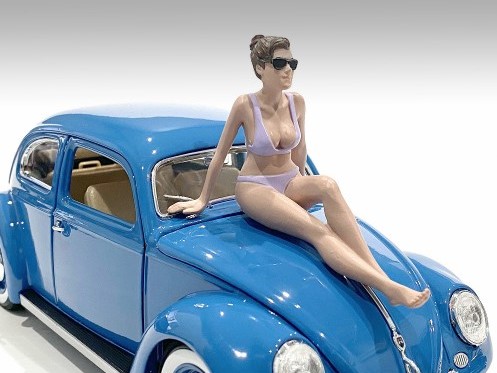 American Diorama, Beach Girl, Standmdchen Carol, Sonnenbrille, fliederfarbiger Bikini, sitzende Figur, 