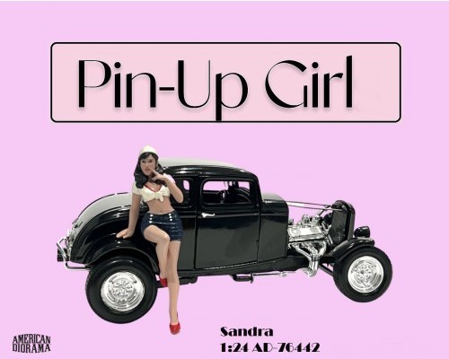 Pin-Up Girl Sandra , American Diorama, Art. Nr. 76442, Diesmal hat unser Pin-Up Girl eine schwarze, knielange Lackhose mit goldener Grtelschnalle und einem roten Top an. Etwas verlegen schauen und schon ist der Look perfekt. 