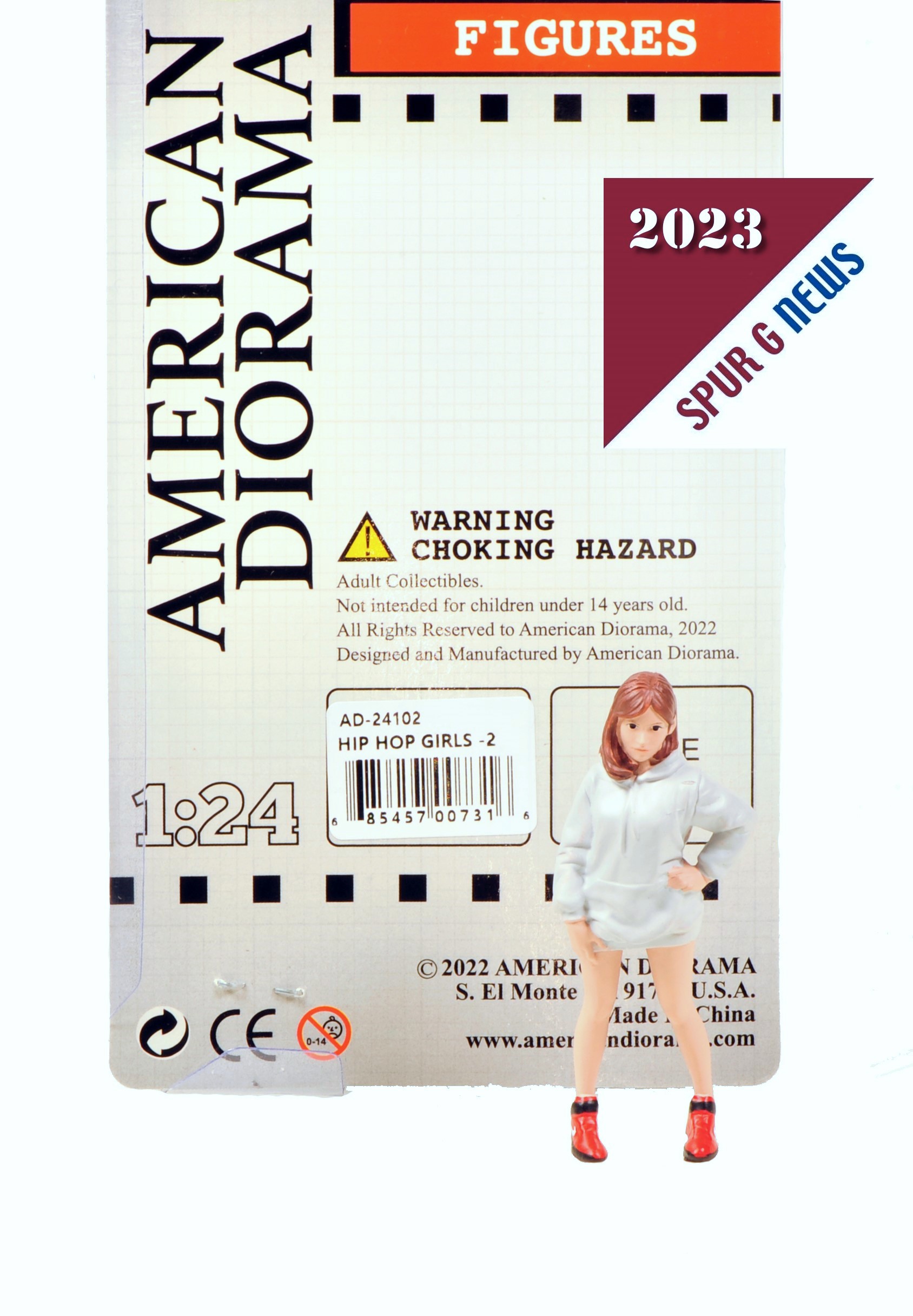 American Diorama - Art. Nr. 24102, HipHop Girl "Courtney", Ganz locker, also über den Dingen stehend ist die Figur Courtney kreiert. Der lockere Hoody in heller Farbe, die passende kurze Hose dazu und die roten Sportstiefel zeichnen für die HipHop Kleidung.