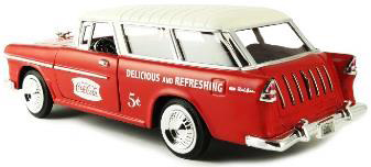 Art. Nr. 424110 - 1955 Chevy Nomad Lieferwagen mit Metallhandkarre und zwei Coca Cola Flaschenkisten.
