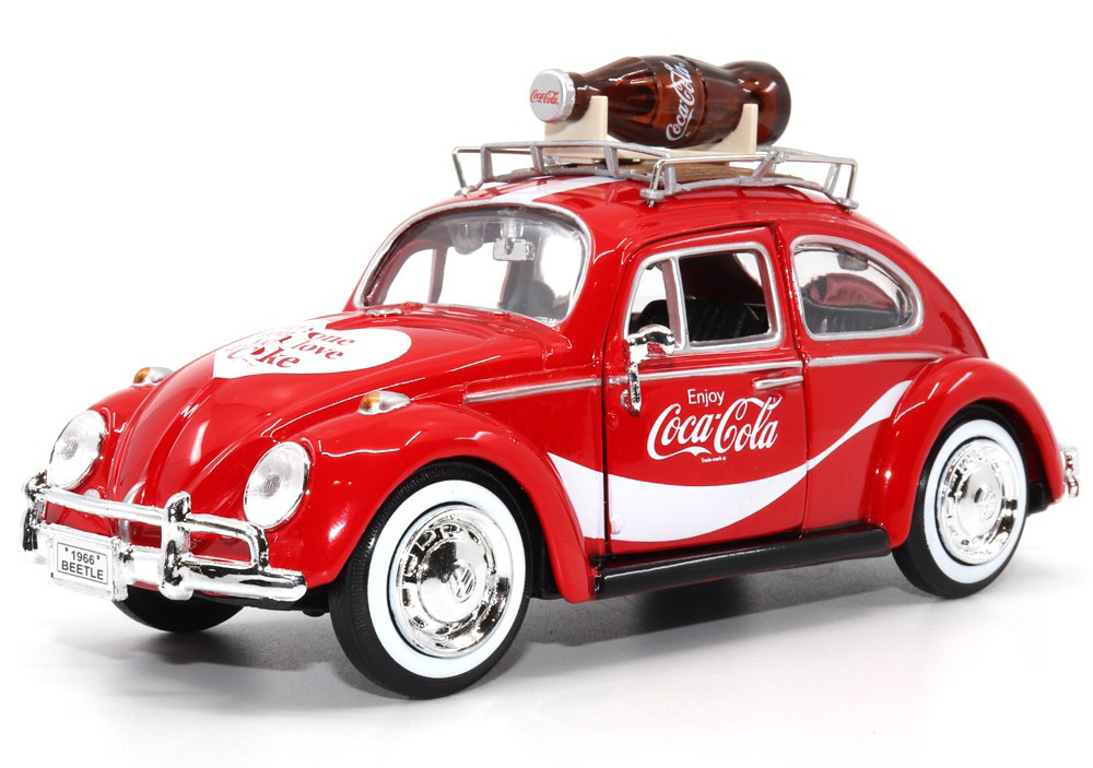 So bekannt wie die CocaCola Werbung ist auch der VW Beatle (VW Kfer) aus dem Jahre 1955.  Dieses Modell hat die beiden Tren und die Heckklappe - darunter ist der Motor - zum ffnen. Auf dem Spezialdachtrger aus der Bauzeit ist eine Nachbildung der klassischen Coca Cola Glasflasche zu sehen.  Die Motorhaube wurde mit einem Herz verziert. Hier ist der Spruch "Buy someone you love a Coke" = "Kaufen Sie jemanden, den Sie lieben, eine Cola".