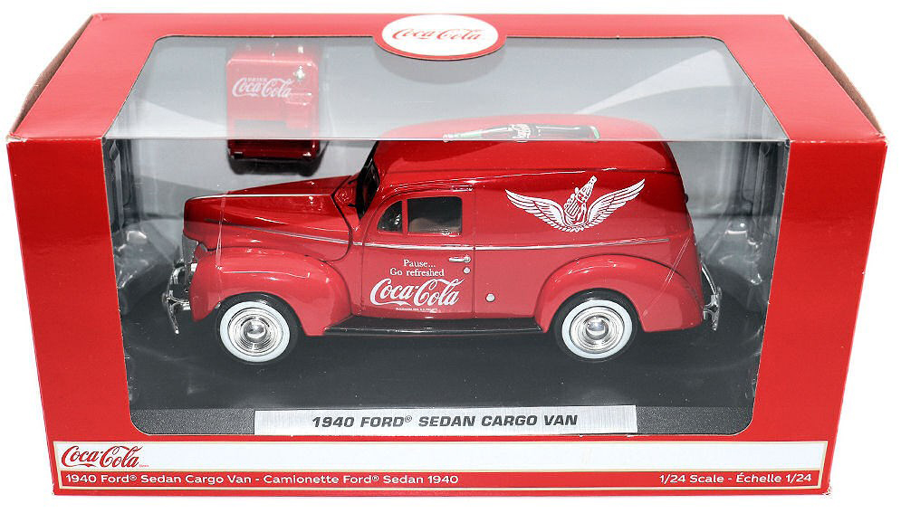 Dieses Modell mit der CocaCola Werbung ist ein Ford Sedan Cargo Van - Camionette Ford Sedan 1940. Typischen Coca Cola rot. Die Werbung auf der Seite: "Pause... Go refreshed" hat mich zum Nachdenken gebracht. Im Wrterbuch English -Deutsch steht bei Pause auch "break",  "interval" und intermission, aber auch "pause". Wieder eine Vokabel gelernt! 