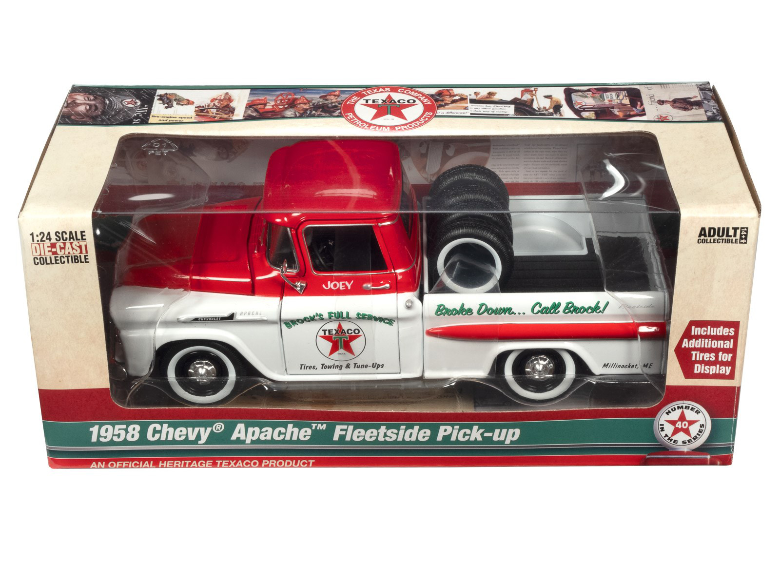 Das Model in 1:24, 1957er Chevy Apache Pick Up, von AW Autoworld in der Verpackung. Ein Metallfertigmodell fr Sammler. ,Alle Pickups sind "Fleetside"-Trucks. Was ist ein Fleetside Truck stellt sich hier dann doch die Frage? Fleetside war der Name, den Chevrolet seinen ersten breiten Pickup-Ladeflchen gab. Vor 1958 waren alle Pickup-Aufbauten schmal, um separate Kotflgel und eine Stufe fr einen besseren Zugang zum Inneren der Ladeflche aufzunehmen. Im Jahr 1958 entwarf Chevy eine neue Art von Ladeflche, welches die Breite erweiterte, die Stufe eliminierte und die Bordwand nach auen legte, um ein strker integriertes Design und mehr Ladeplatz zu erhalten.