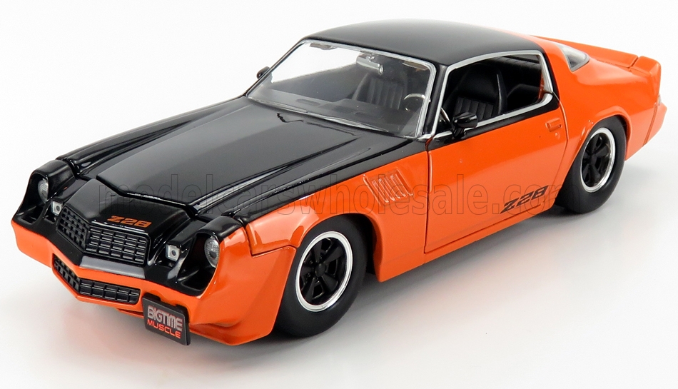 Chevrolet - Camaro Z 28 Coupe Custom 1979 in Orange-Schwarz. Meist auch als Eigenbau oder Big Block mit V8 Motoren, jenseits von 200 PS, auf den Straen unterwegs