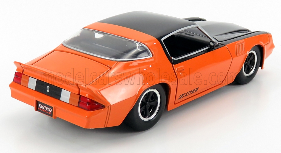 Chevrolet - Camaro Z 28 Coupe Custom 1979 in Orange-Schwarz. Meist auch als Eigenbau oder Big Block mit V8 Motoren, jenseits von 200 PS, auf den Straen unterwegs