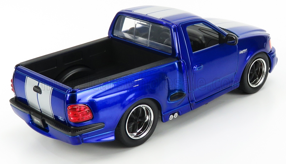 Ford USA-F-150 SVT Lightning Pick-Up 1999, Fertigmodell - Mattblau mit breiten, silbernen Streifen. Jada 31567