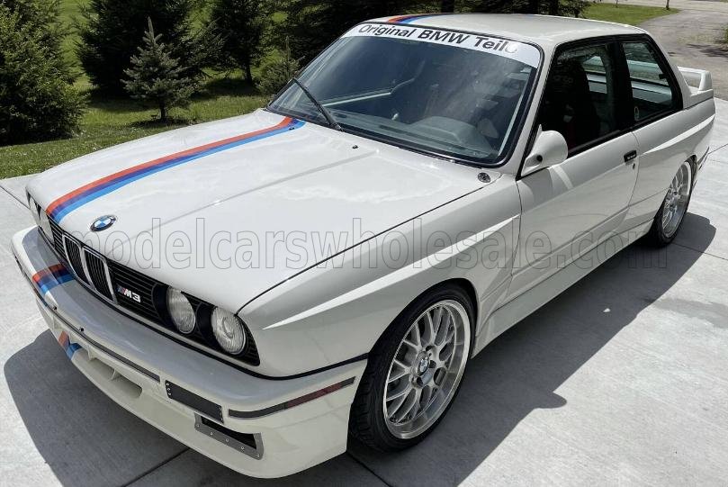 Neuheit 2021 - BMW 3er Serie M3 E30 aus 1988 in wei - bburago - BU21100W- Modelcarswholesale 148633