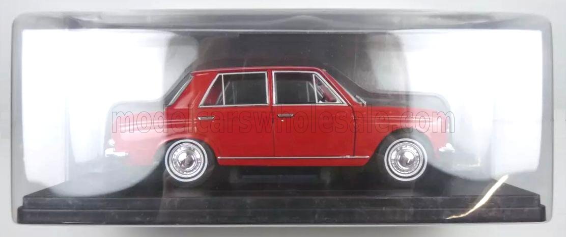 Edicola 1/24 - Datsun Bluebird 410 TIZOC 1964 in rot. Epoche III - mit Kunststoffvitrine. Die-Cast Model in 1:24, MEXCOLL24014