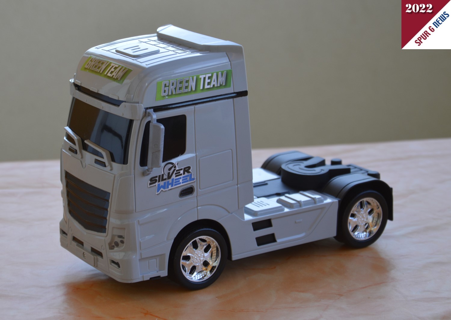 LKW in 1:24 fr die Gartenbahn von Silver Wheel