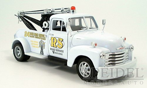 Chevrolet Abschleppwagen, wei, ohne Vitrine, Mastab 1:24, auch in rot erhaeltlich, WEL22086rt