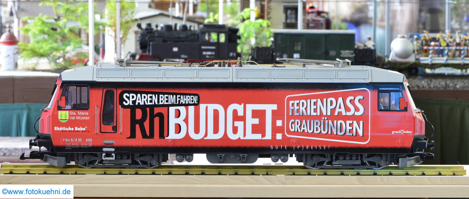 Ge 4/4 III - 646 Sta. Maria - Val Mstair der RhB mit der Werbebotschaft RhBudget - Sparen beim Fahren - Ferienpass in Graubnden. 