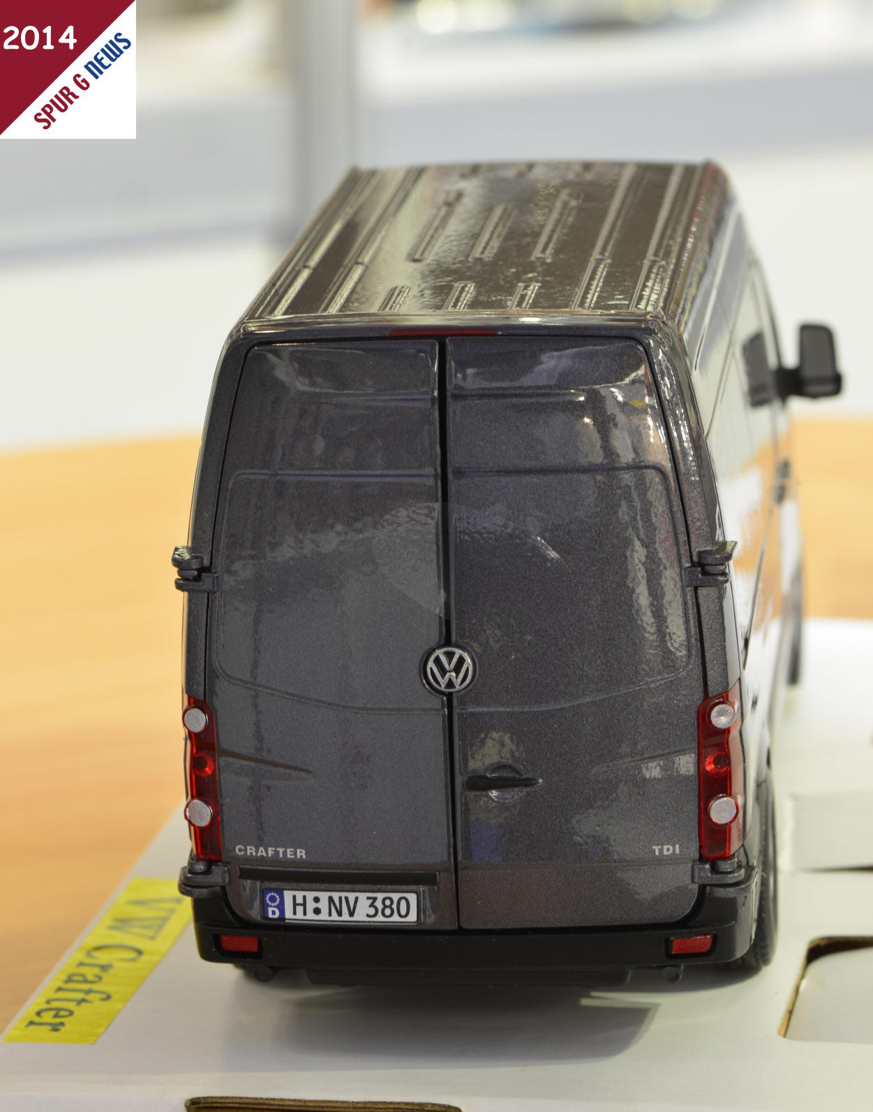 Heckansicht des VW Crafters von Cararama