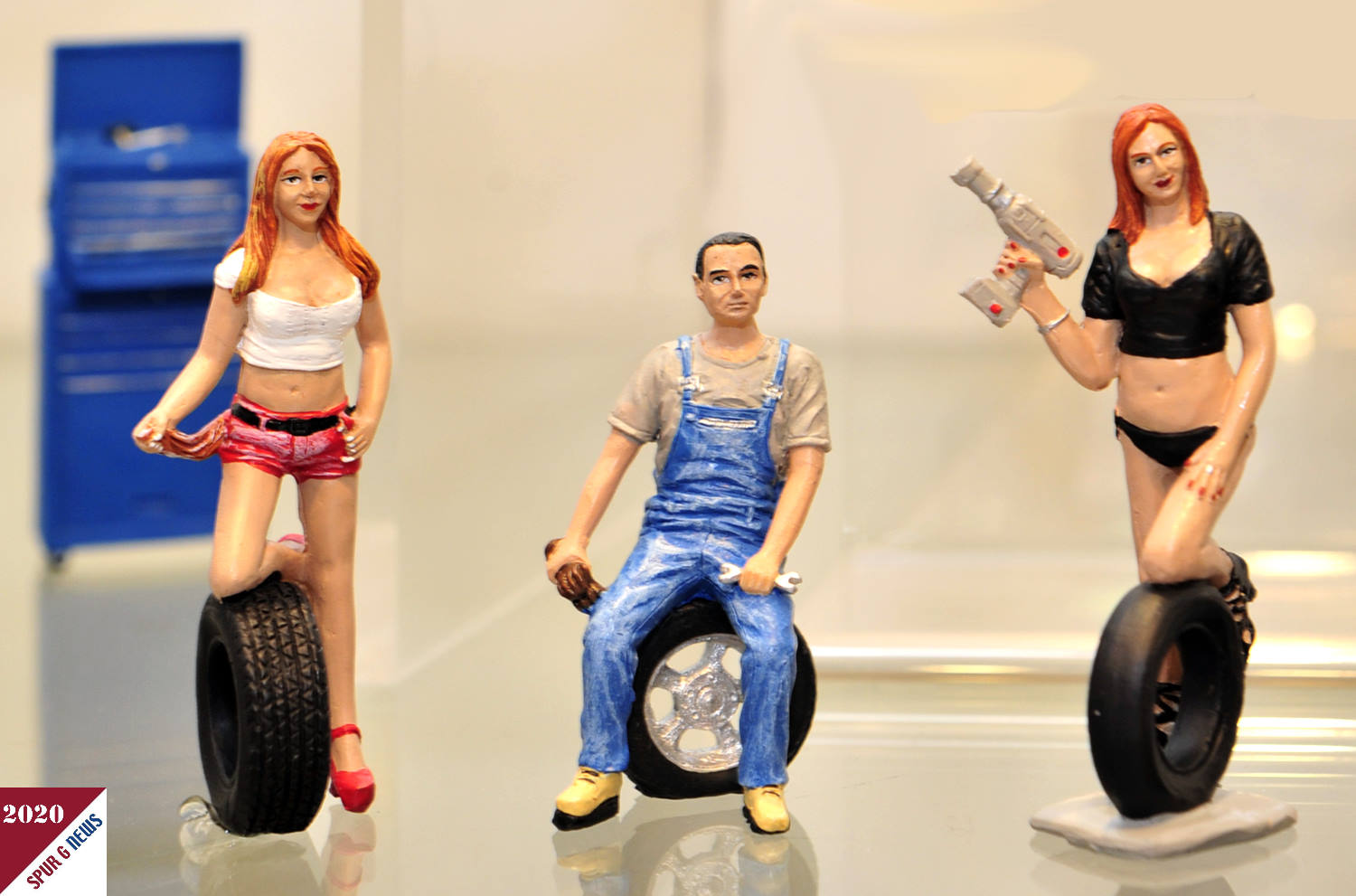 Bereits seit 2011 berichten wir ber Figuren von MotorHead im Mastab 1:24 / 1:25. H&D International stellt diese auf der Messe aus. Derzeit sind Figuren fr die Reifenwerkstatt in vier verschiedenen Sets zu bekommen. 