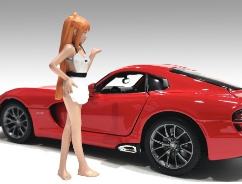 American Diorama - Art. Nr. 24302 - Cosplay Girl # 2, MISA, Ob Perücke oder Echthaar in hellem Rot hat die Cosplay Figur ein knappes, weißes Kleid mit Gürtel und Halsband an. Das auf dem Bild gezeigte Auto ist im Lieferumfang nicht enthalten.