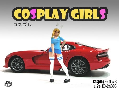 American Diorama - Art. Nr. 24303 - Cosplay Girl # 3, Kusohu,Mit einer Art Osterhasenmütze auf den blonden Haaren steht das Cosplay Girl mit hohen Strümpfen in Ihrem blauen knappen Rock und dem blauen Shirt aufrecht. Auf dem Rücken hat sie einen grünen kleinen Rucksack. Die langen Strümpfe haben oben zwei blaue Streifen. Das Auto ist wie immer nicht im Lieferumfang enthalten.