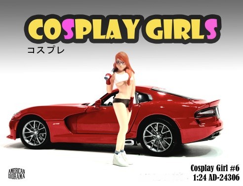 American Diorama - Art. Nr. 24306 - Cosplay Girl # 6, Yuka, Rote Haare, eine Brille, ein knappes weißes Oberteil und ein knappes schwarzes Höschen hat Cosply Girl Nr. 6 an. An den Händen trägt Sie rote Handschuhe und in der rechten Hand schultert Sie einen Baseballschläger. Das Fahrzeug ist nicht im Lieferumfang enthalten.