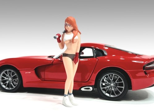 American Diorama - Art. Nr. 24306 - Cosplay Girl # 6, Yuka, Rote Haare, eine Brille, ein knappes weißes Oberteil und ein knappes schwarzes Höschen hat Cosply Girl Nr. 6 an. An den Händen trägt Sie rote Handschuhe und in der rechten Hand schultert Sie einen Baseballschläger. Das Fahrzeug ist nicht im Lieferumfang enthalten.