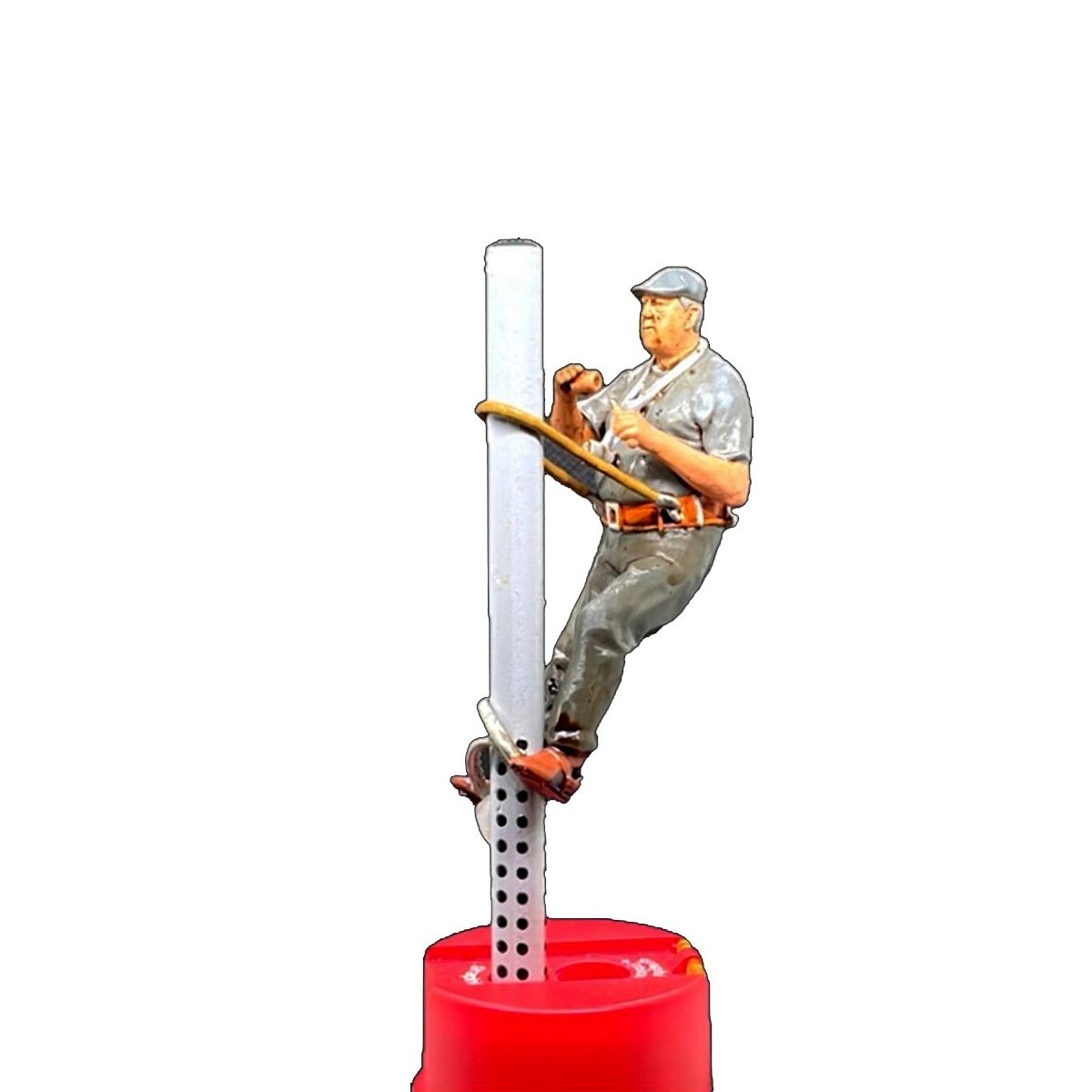 Figur Klettermax: ausgestattet mit Klettereisen, Haltegurt mit Gürtel kommt er an den Oberleitungen oder Lampenmaste leicht hoch. Vielleicht bekommt der Klettermax zur Sicherheit noch einen "Helm" auf den Kopf. Die Schiebermütze ist zu weich für fallende Teile von oben.