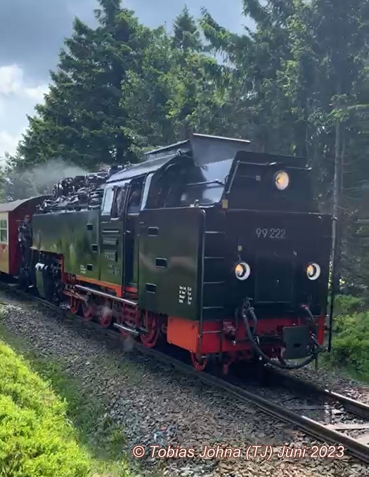 Kurzes Video von der Bergabfahrt des Zuges mit der Dampflok 99 222. Einfach auf das Bild klicken und das Video startet in einem extra Fenster. 