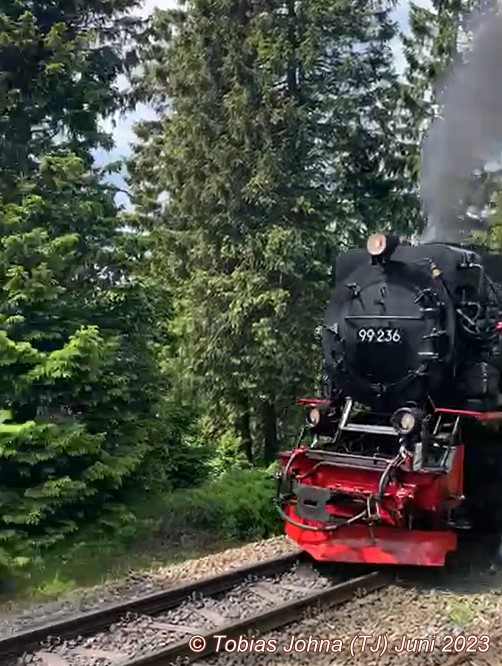 Kurzes Video von der Fahrt zum Broken des Zuges mit der Dampflok 99 226. Einfach auf das Bild klicken und das Video startet in einem extra Fenster.