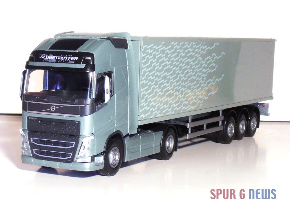 EMEK 81116 - Volvo FH16 - Globetrotter - LKW Modell in 1:24 - Grau-Grne Farbgebung