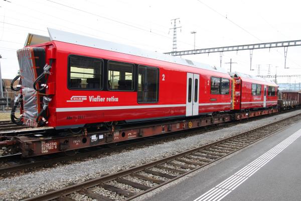 Neuer Triebwagen Allegra von Stadler für die RhB - im Bahnhof St. Margrethen in der Schweiz am 08.12.2010