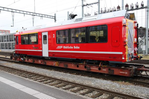 Triebwagen Allegra der RhB von Stadler im Bahnhof St. Margarehten in der Schweiz. Hier Nr. 3511