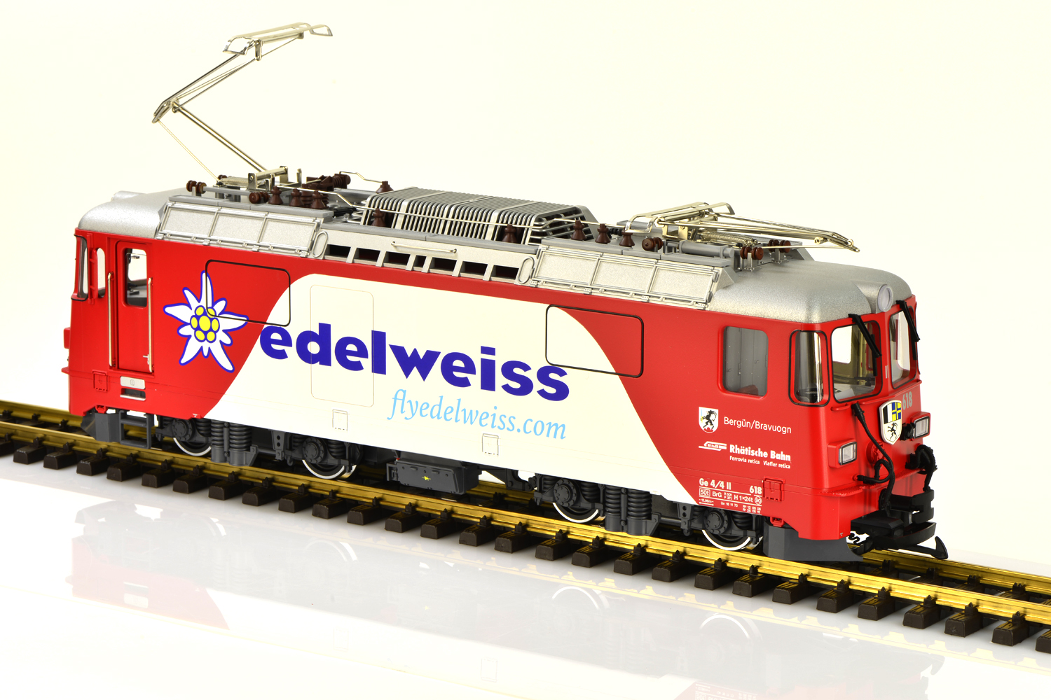 Sonderlackierung einer Ge 4/4 II der RhB - Modell "edelweiss" . 