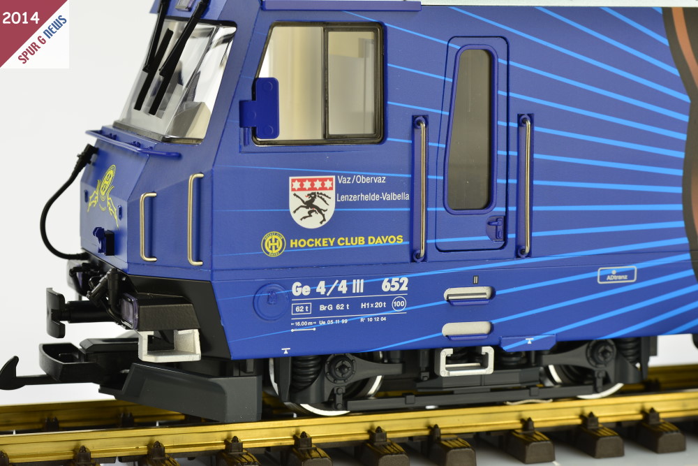 Ge 4/4 III von LGB mit Sonderlackierung HC Davos von KISS Modellbahnservice