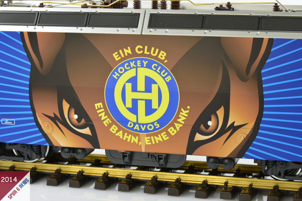 Ge 4/4 III von LGB mit Sonderlackierung HC Davos von KISS Modellbahnservice