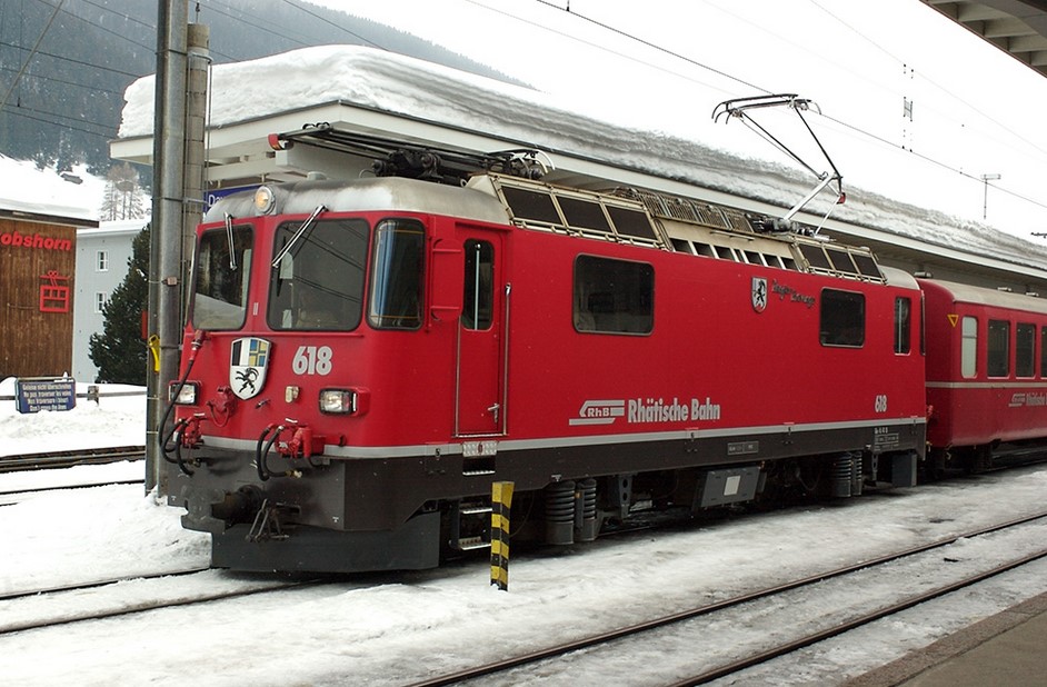 Neuheit 2017 von Kiss - Modellbahnen: Ge 4/4 II Elektrolok der RhB Nr. 618 Bergn/Bravuogn in rot. - Besonderheit: Schriftzug in Chrom