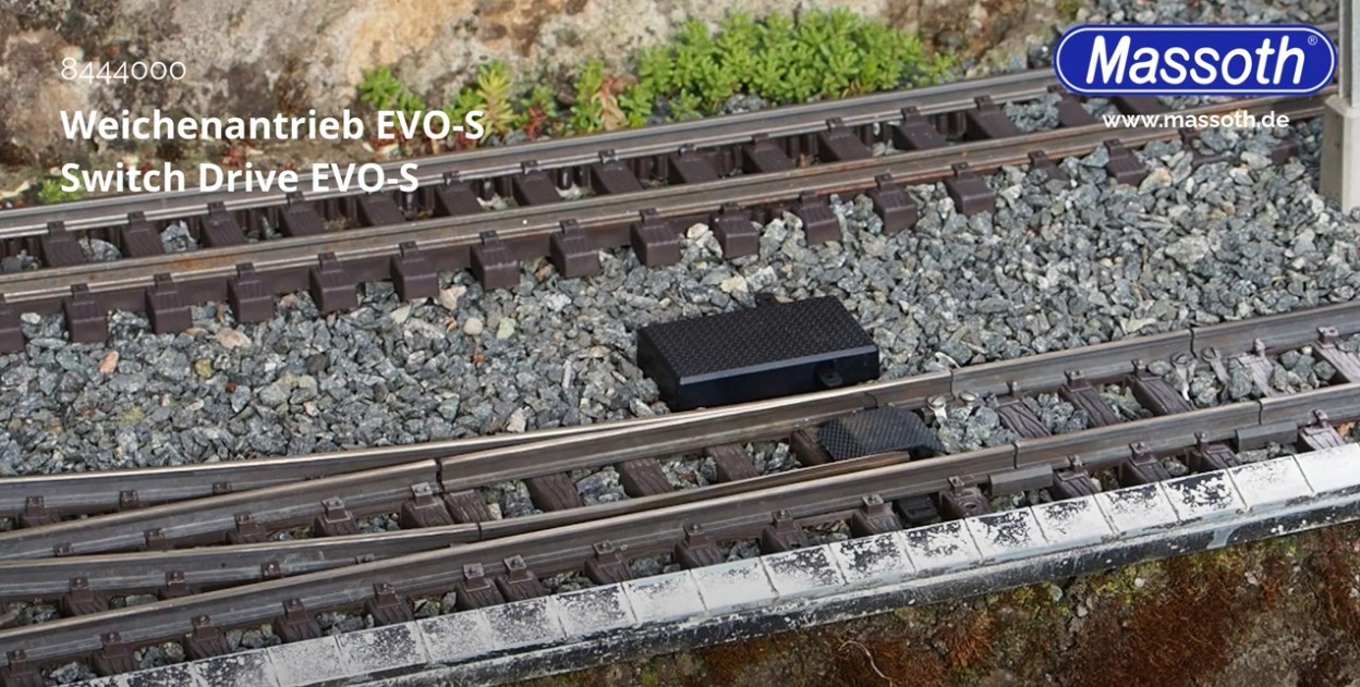 Nach dem Aufschneiden der Weiche durch eine Lokomotive oder einen ganzen Zug kann die Weichenzunge, wie hier im Bild Geradeauslauf, wieder zurückgeschaltet werden.